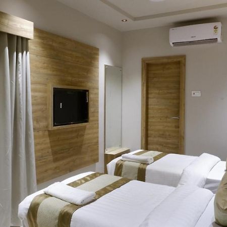 Hotel Amber Paramount Мумбаи Экстерьер фото