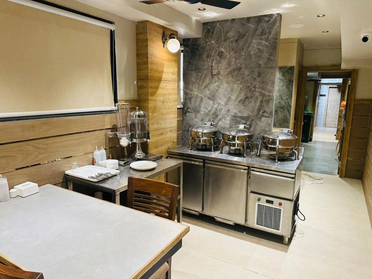 Hotel Amber Paramount Мумбаи Экстерьер фото