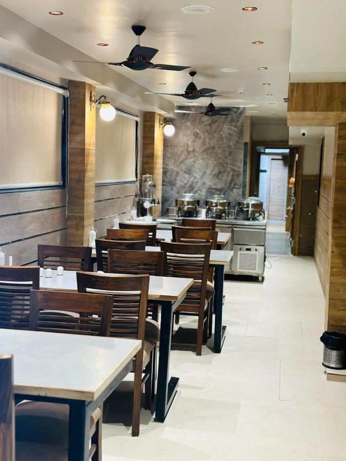 Hotel Amber Paramount Мумбаи Экстерьер фото