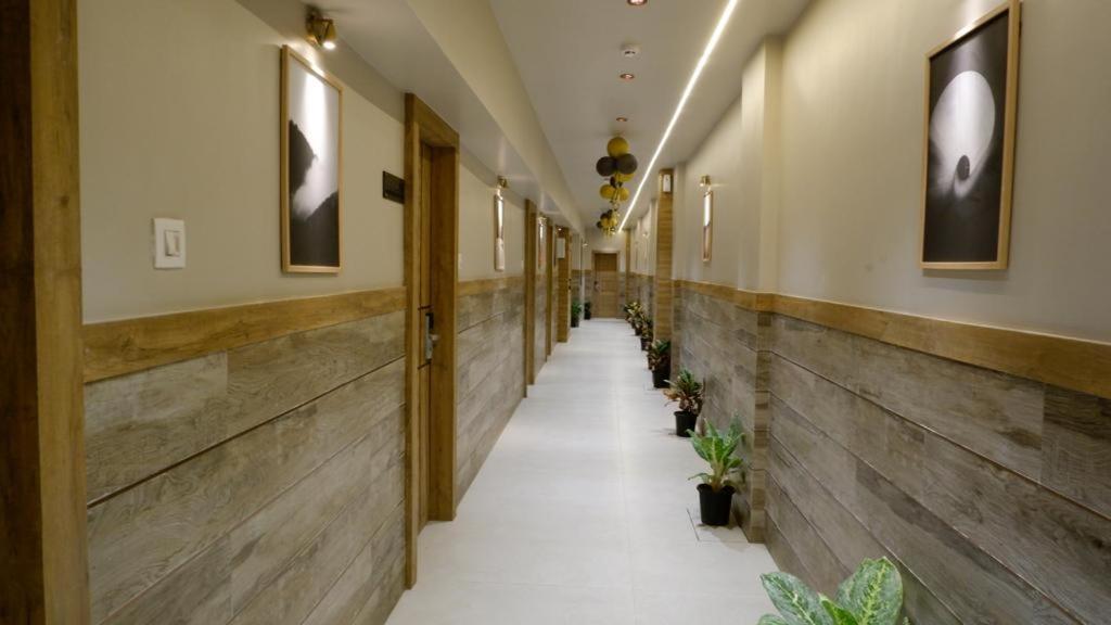 Hotel Amber Paramount Мумбаи Экстерьер фото