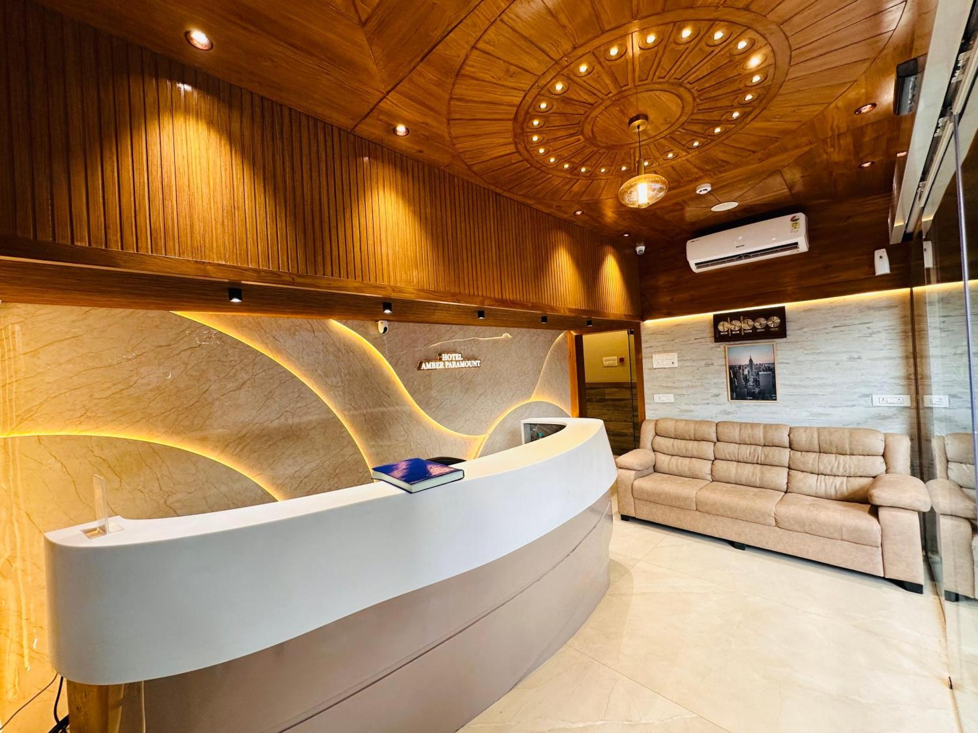 Hotel Amber Paramount Мумбаи Экстерьер фото